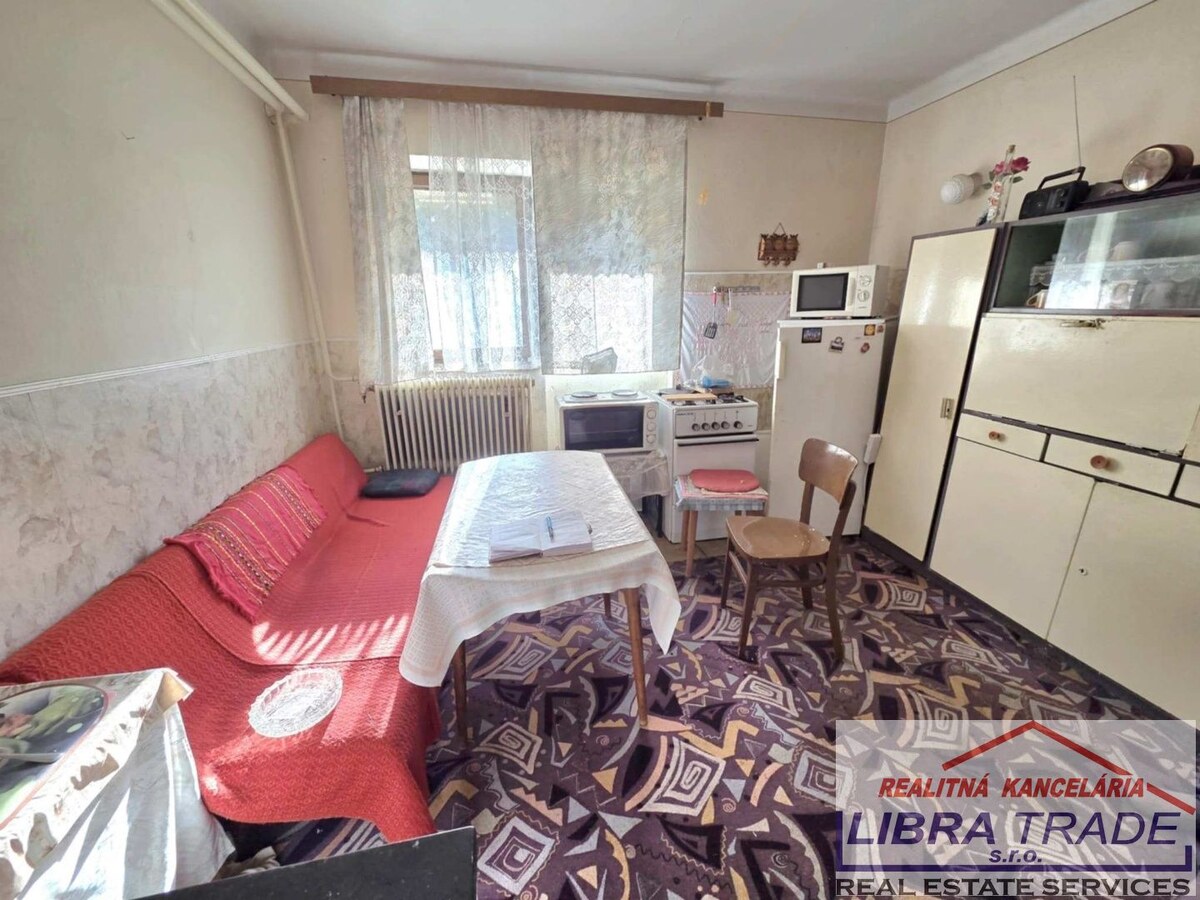 PREDAJ poschodový rodinný dom v obci Pastovce s pekným pozemkom. ODPORÚČAME. — foto 10