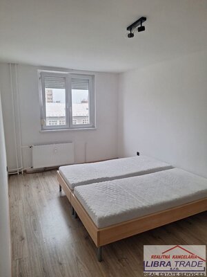 Prenájom -  pekný 2-izb.zariadený byt po kompletnej rekonštrukcii v Nových Zámloch. — foto 3