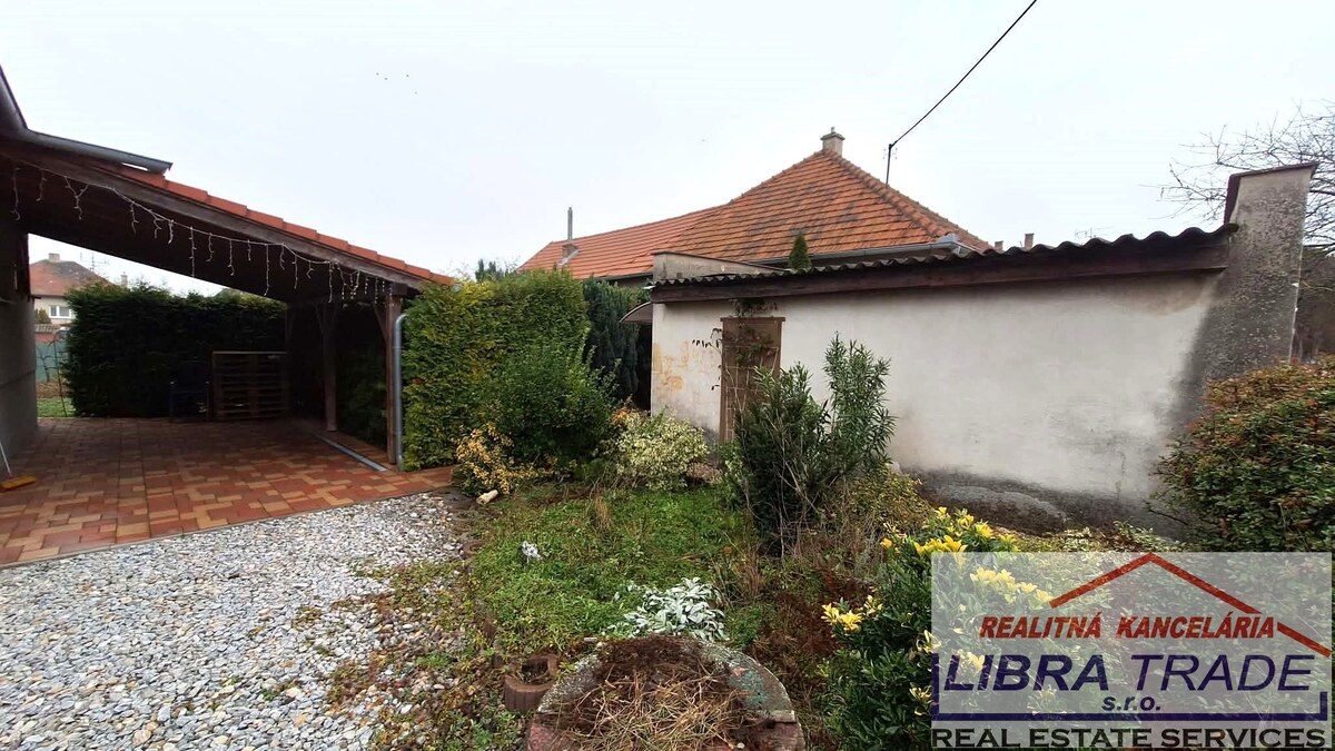 EXKLUZÍVNY PREDAJ - 4 izbový kompletne prerobený rodinný dom s garážou v Novej Stráži časť Komárna — foto 2