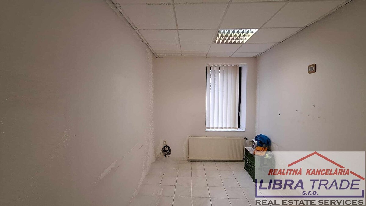 NA PRENÁJOM VÁM PONÚKAM PRIEMYSELNÝ AREÁL S ADMINISTRATÍVNOU BUDOVOU, SKLADOVÝMI PRIESTORMI — foto 17