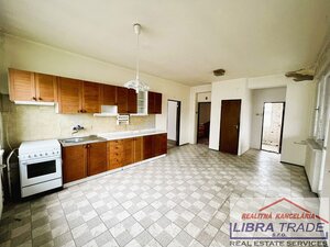 PREDAJ - 6 izbový poschodový dvojgeneračný tehlový rodinný dom v BENE, Komárno — foto 3