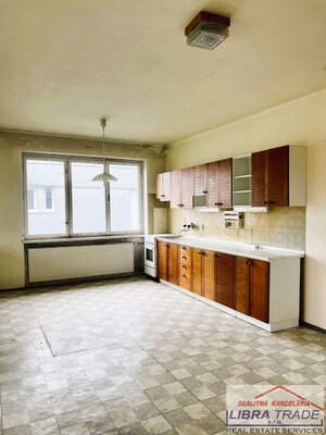 PREDAJ - 6 izbový poschodový dvojgeneračný tehlový rodinný dom v BENE, Komárno — foto 4