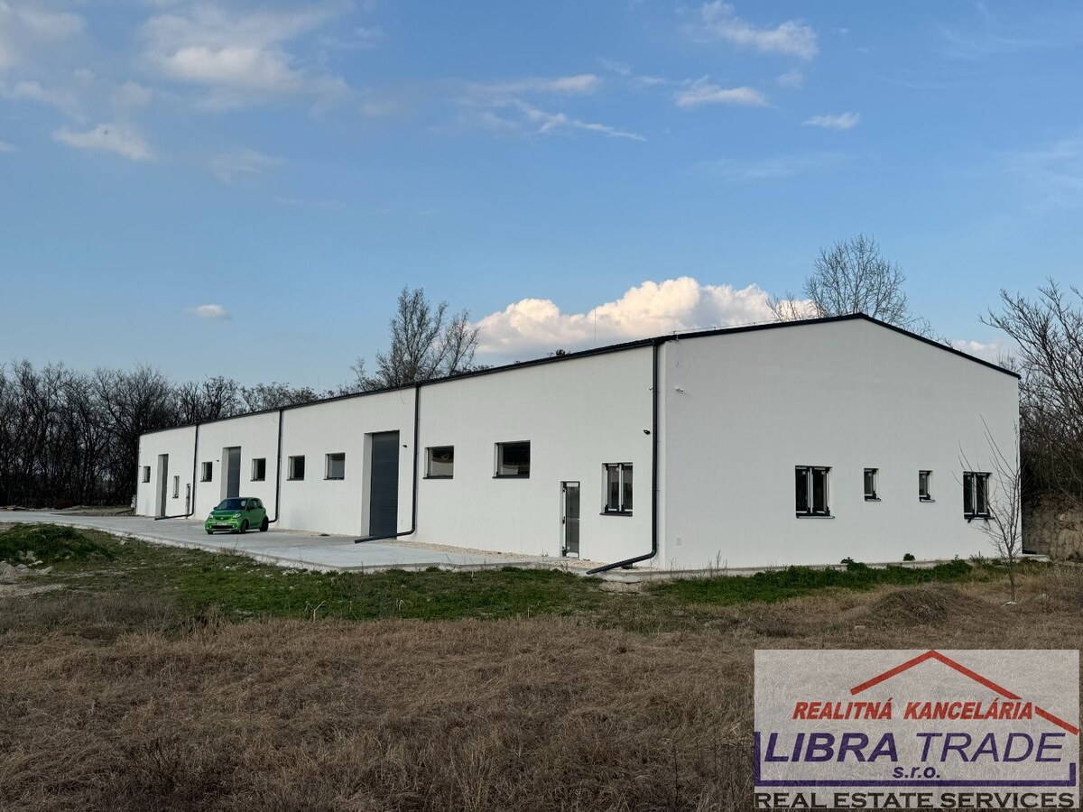 NA PRENÁJOM vám ponúkam murovaný sklad s 3 garážovými bránami a kanceláriami v Komárne — foto 3