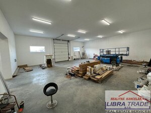 NA PRENÁJOM vám ponúkam murovaný sklad s 3 garážovými bránami a kanceláriami v Komárne — foto 12
