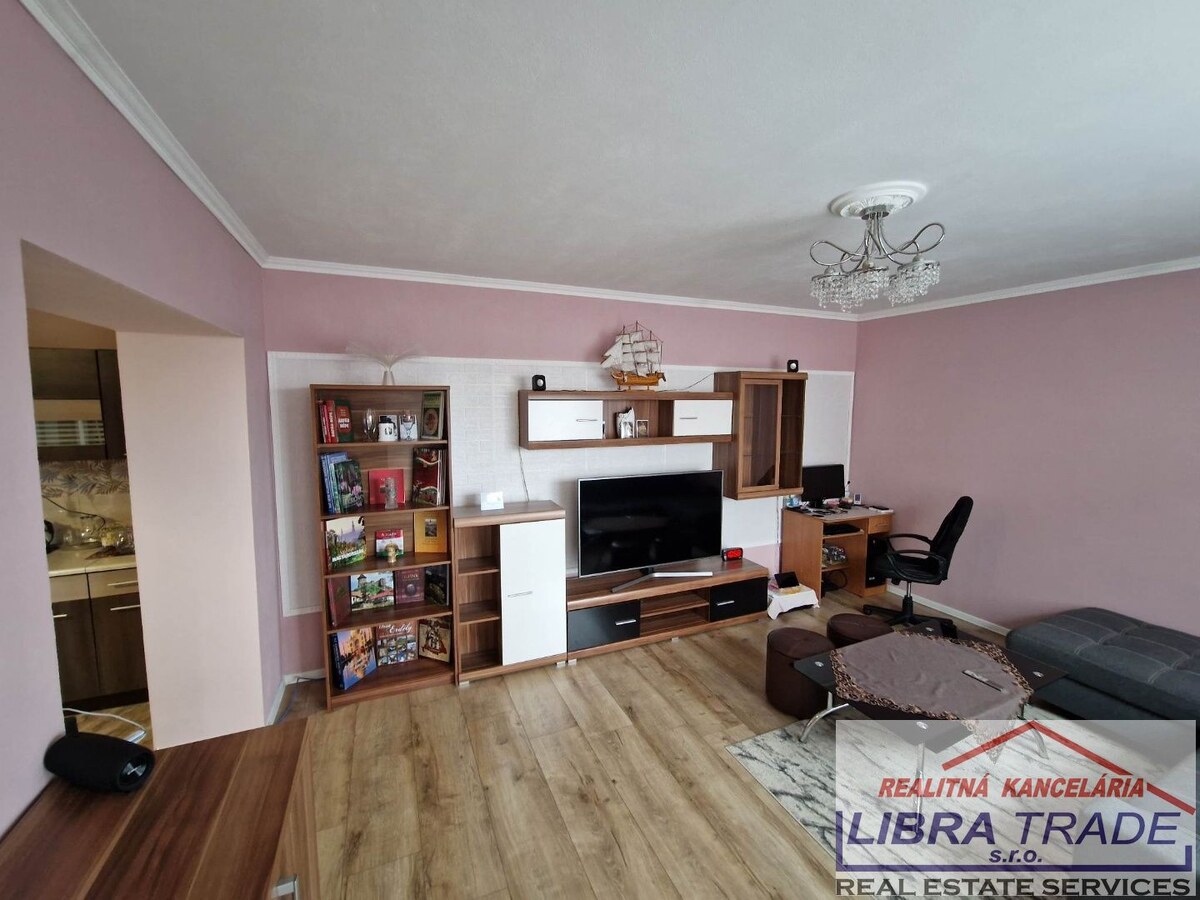 PREDAJ - Kompletne prerobený 4/5 izbový rodinný dom v Novej Stráži časť Komárna — foto 6