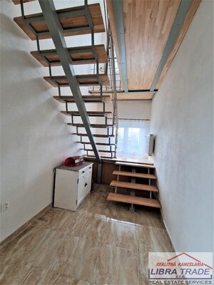 PREDAJ - Kompletne prerobený 4/5 izbový rodinný dom v Novej Stráži časť Komárna — foto 13