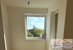 Rezidenčný byt na predaj s veľkou terasou v Nových Zámkoch. — foto 3