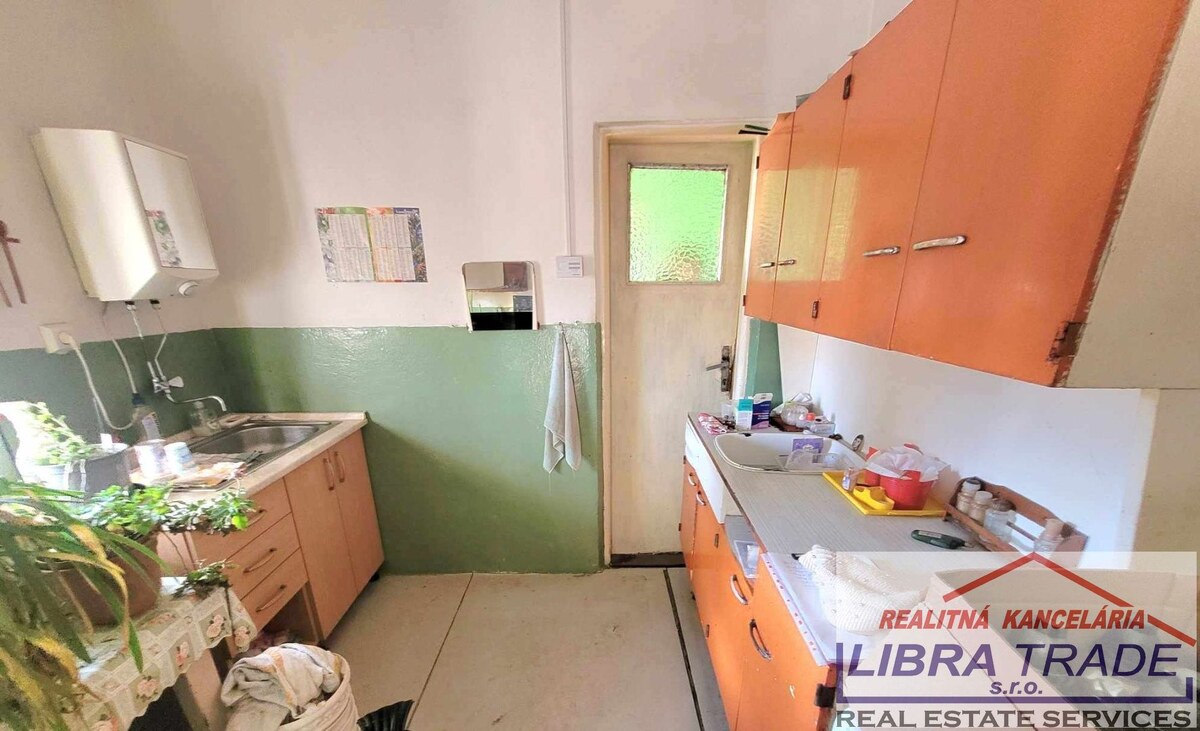 Ponúkame na predaj tehlový rodinný dom s garážou v obci Salka. — foto 5