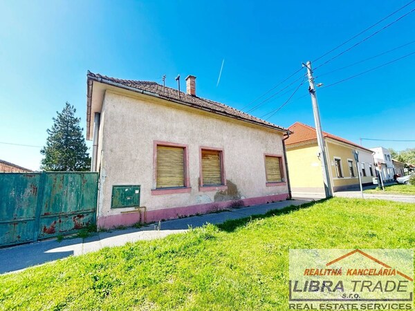 ŠTÚROVO - rodinný dom v centre mesta Štúrova vhodný aj na podnikanie.