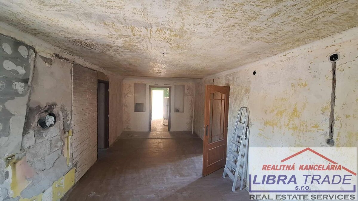 IBA U NÁS! PREDAJ - 4 izbový dom vhodný na rekonštrukciu podľa vlastných predstáv na Alžbetinom ostrove v Komárne — foto 3