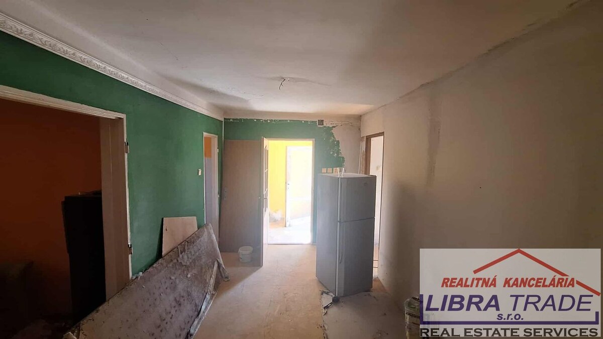 IBA U NÁS! PREDAJ - 4 izbový dom vhodný na rekonštrukciu podľa vlastných predstáv na Alžbetinom ostrove v Komárne — foto 7