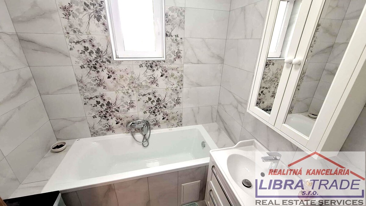 EXKLUZÍVNY PREDAJ - Kompletne prerobený 3 izbový rodinný dom so zariadením vo Veľkom Ostrove, dedinka pri Kolárove — foto 11