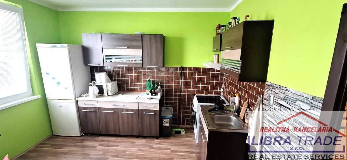 EXKLUZÍVNY PREDAJ - Prerobený 1 izbový byt s loggiou na VII. sídlisku v Komárne  — foto 2