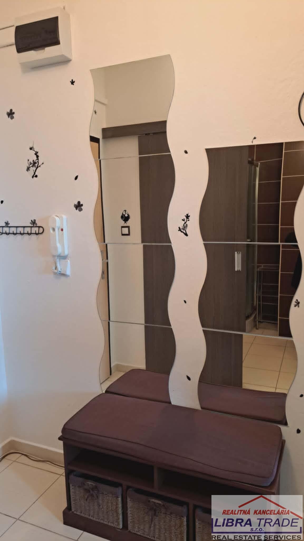 EXKLUZÍVNY PREDAJ - Prerobený 1 izbový byt s loggiou na VII. sídlisku v Komárne  — foto 5