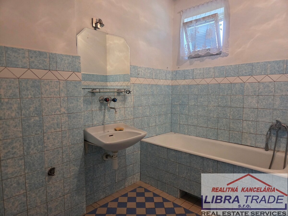 Rodinný dom na predaj v obci Hurbanovo. — foto 12