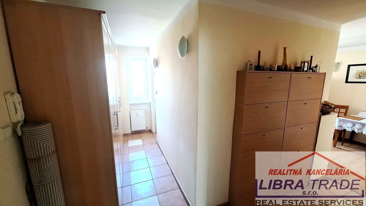 EXKLUZÍVNY PREDAJ - Kompletne prerobený 2 izbový tehlový byt v Komárne  — foto 4