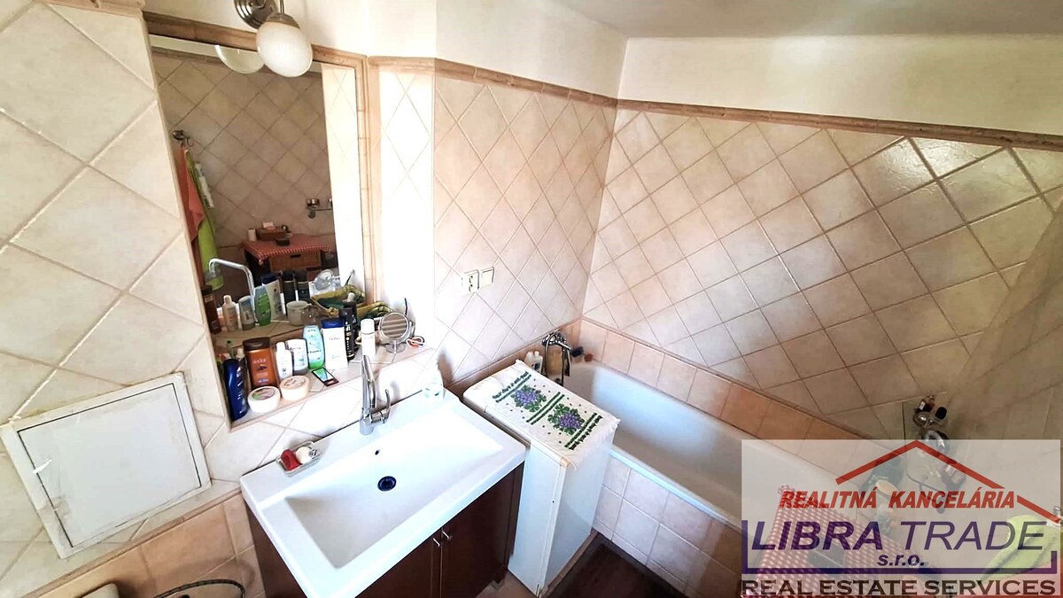 EXKLUZÍVNY PREDAJ - Kompletne prerobený 2 izbový tehlový byt v Komárne  — foto 5