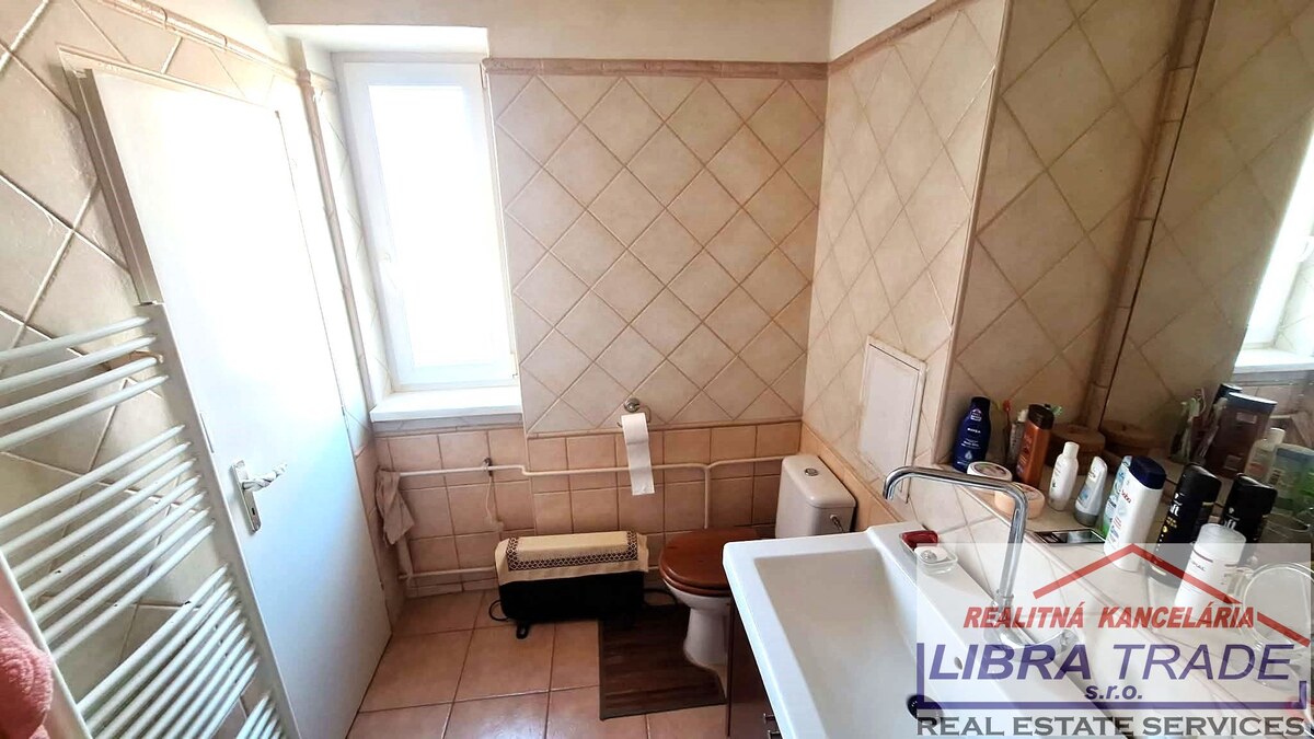 EXKLUZÍVNY PREDAJ - Kompletne prerobený 2 izbový tehlový byt v Komárne  — foto 7