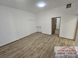 PRENÁJOM - obchodné/kancelárske priestory na ul. Palatínovej, pešia zóna KOMÁRNO — foto 7