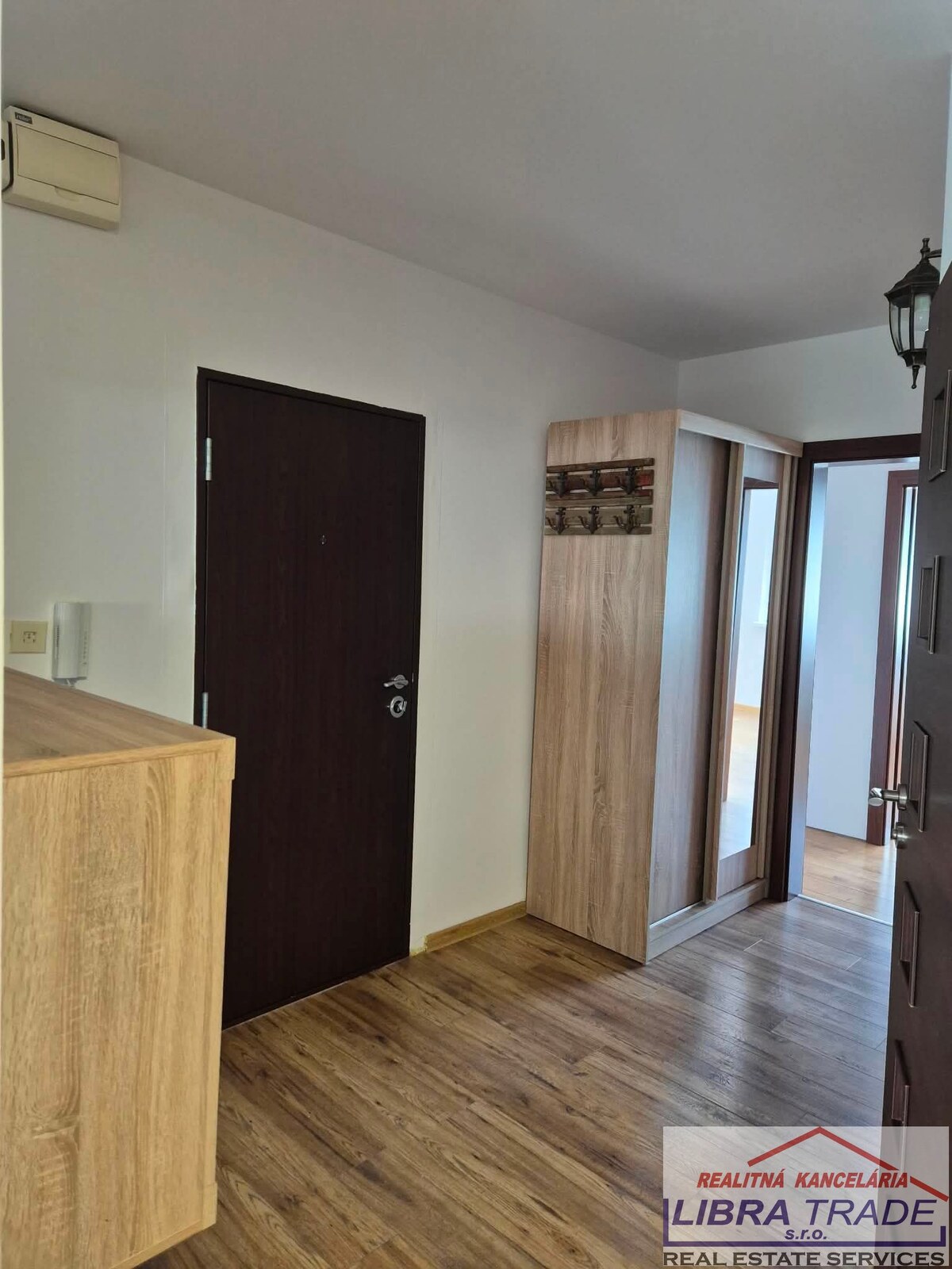 Na prenájom 3-izb.byt ul. S. H. Vajanského Nové Zámky. — foto 2