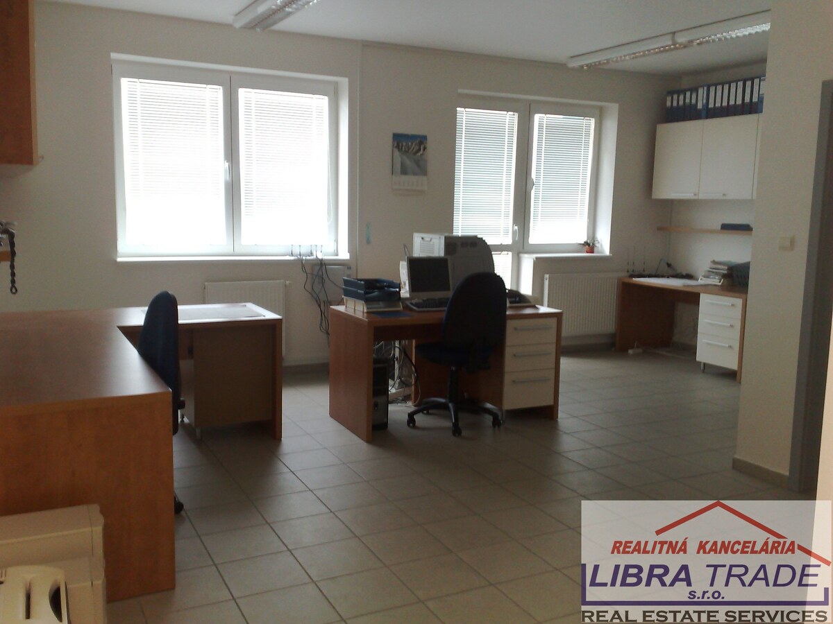  Bratislava-Petržalka Na predaj administratívne /nebytové/ priestory, kancelária.