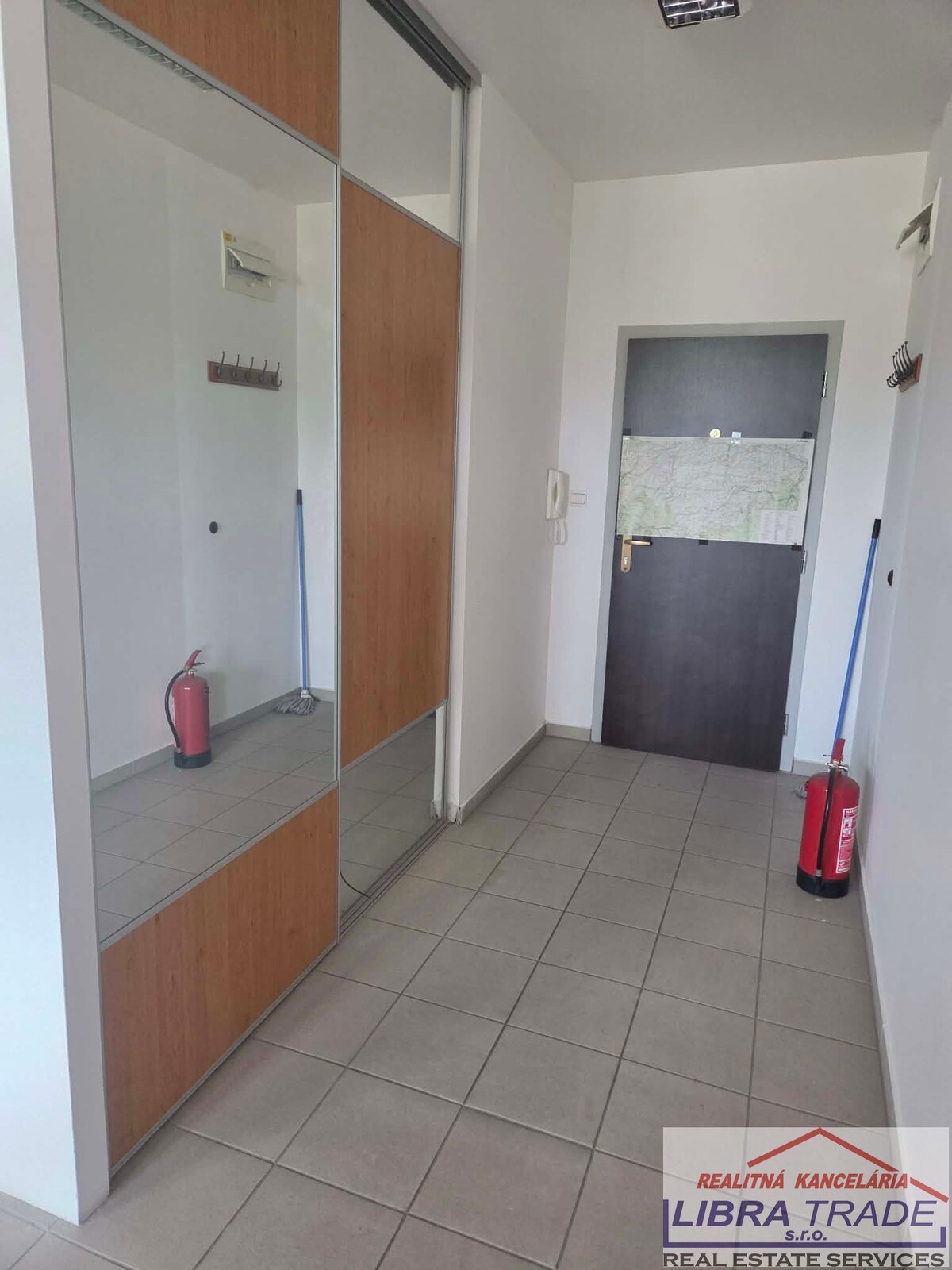  Bratislava-Petržalka Na predaj administratívne /nebytové/ priestory, kancelária. — foto 10