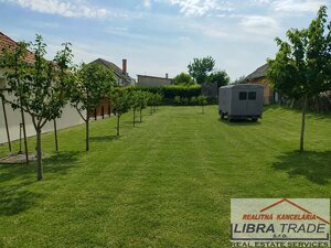 EXKLUZÍVNY PREDAJ - Stavebný pozemok pre výstavbu rodinného domu v obci BÚČ — foto 1