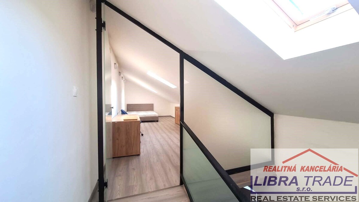 PREDAJ - Kompletne prerobený 4 izbový rodinný dom v CENTRE Komárna pamiatková zóna VÝHODNÝ KÚPA!  — foto 19