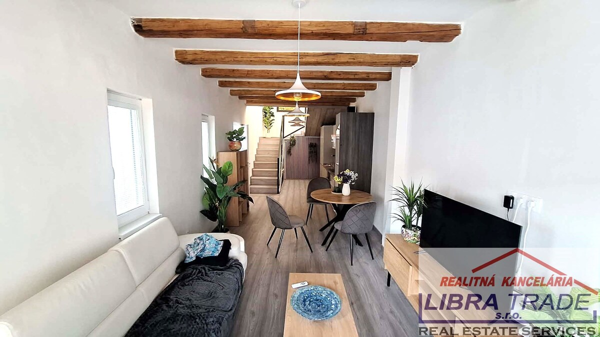 PREDAJ - Kompletne prerobený 4 izbový rodinný dom v CENTRE Komárna pamiatková zóna VÝHODNÝ KÚPA!  — foto 4