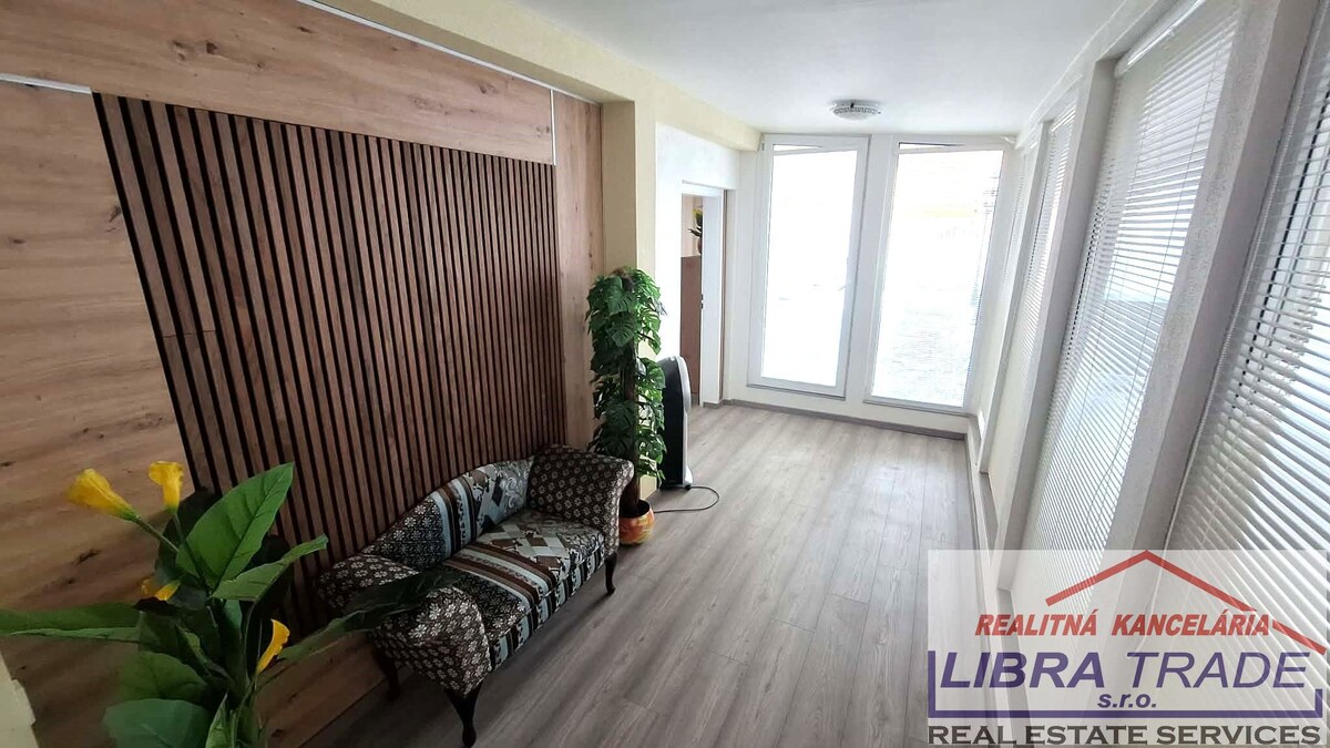 PREDAJ - Kompletne prerobený 4 izbový rodinný dom v CENTRE Komárna pamiatková zóna VÝHODNÝ KÚPA!  — foto 8
