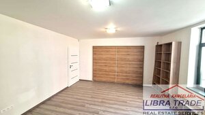 PREDAJ - Kompletne prerobený 4 izbový rodinný dom v CENTRE Komárna pamiatková zóna VÝHODNÝ KÚPA!  — foto 12
