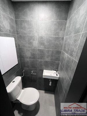 Prenájom - 3-izbový kompletne zrekonštruovaný byt  v Nových Zámkoch ul. Nábrežná — foto 4