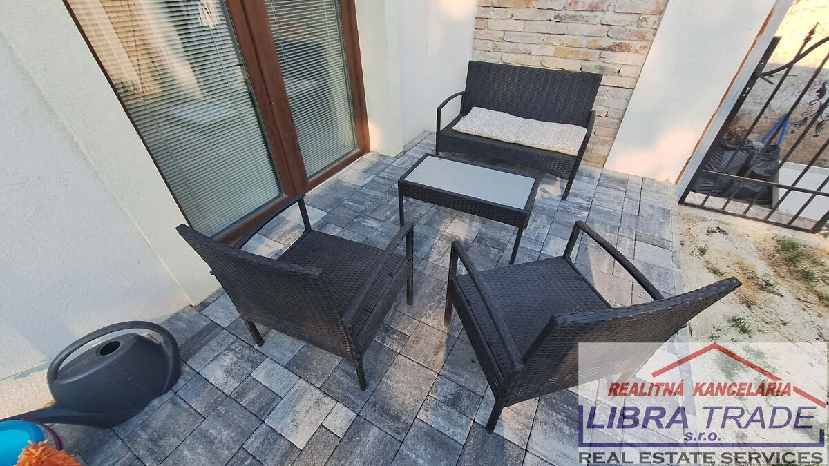 PREDAJ - Kompletne prerobený 4 izbový rodinný dom v CENTRE Komárna pamiatková zóna VÝHODNÁ KÚPA!  — foto 29