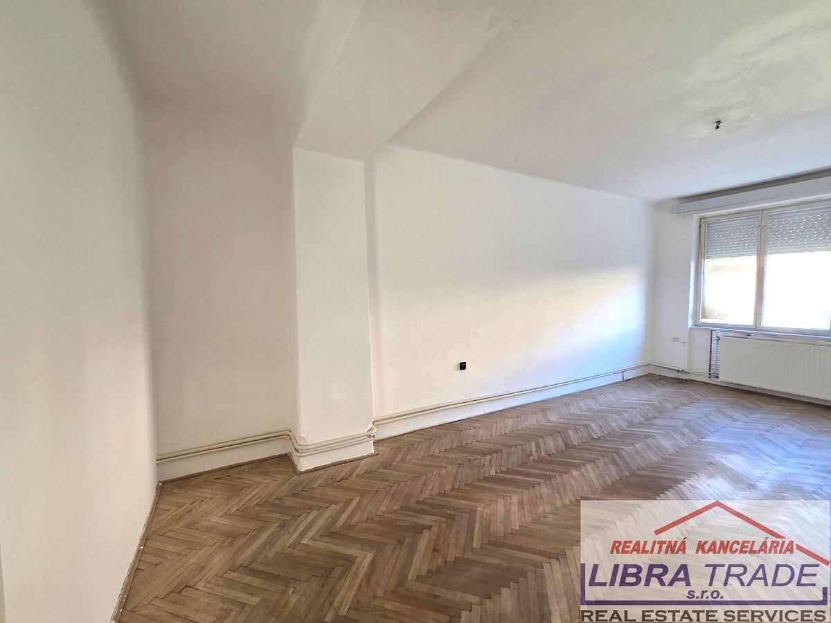 2 izbový byt v centre Nových Zámkov. — foto 5