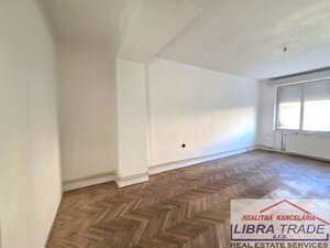 2 izbový byt v centre Nových Zámkov. — foto 5