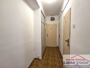 2 izbový byt v centre Nových Zámkov. — foto 7