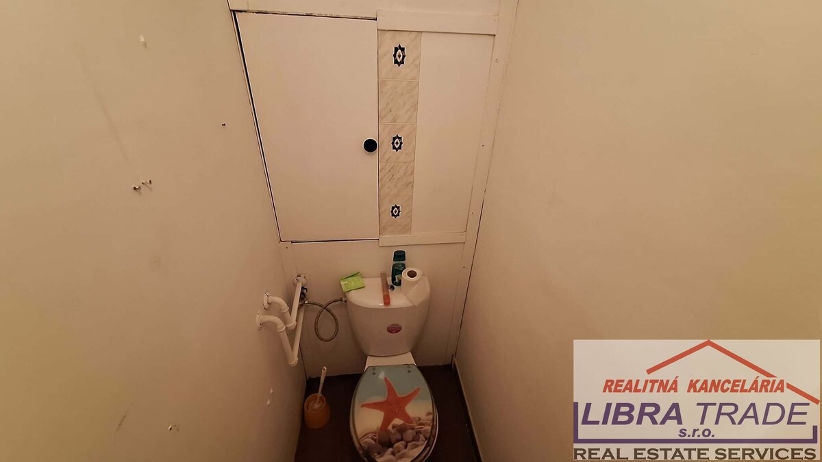 PREDAJ - 2 izbového bytu s loggiou na Gazdovskej ulici v Komárne  — foto 5