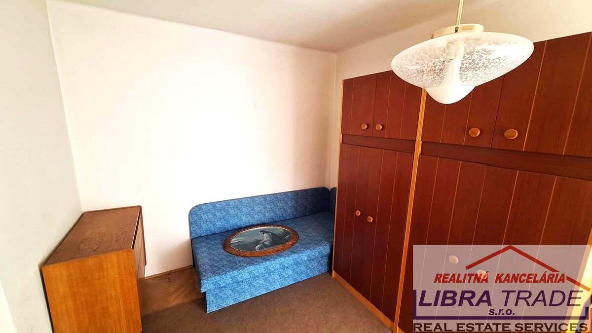 PREDAJ - 2 izbového bytu s loggiou na Gazdovskej ulici v Komárne  — foto 9