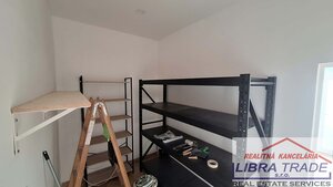 PRENÁJOM - Kancelárskych obchodných priestorov v centre Komárna s garážou na záhradníckej ulici v Komárne   — foto 7