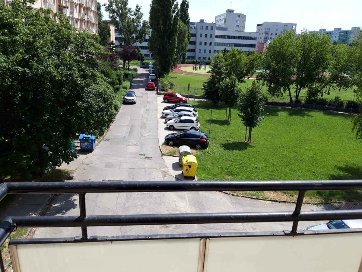 Prenajmeme  2,5izb byt na Ostredkovej ulici — foto 12
