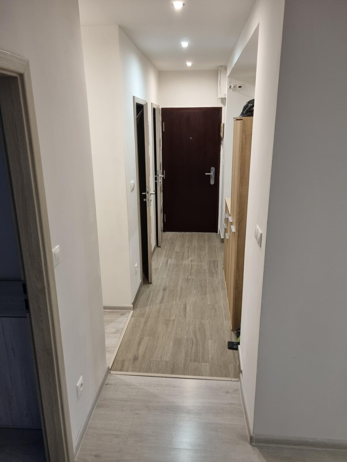 Prenajmeme zrekonštruovaný 2,5 izb byt na Ostredkovej ulici — foto 4