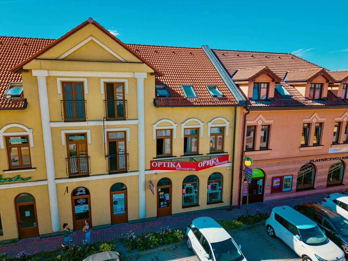 Predáme obchodno - administratívnu budovu v centre Topoľčian