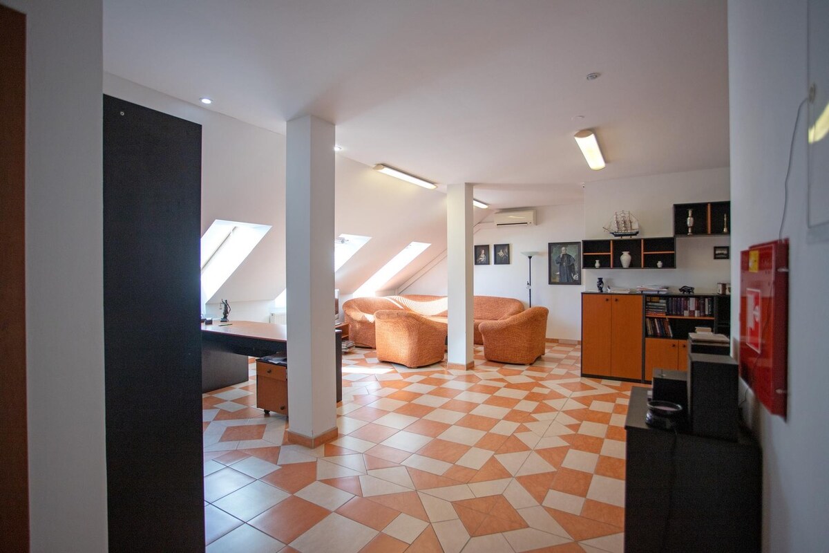 Predáme obchodno - administratívnu budovu v centre Topoľčian — foto 5