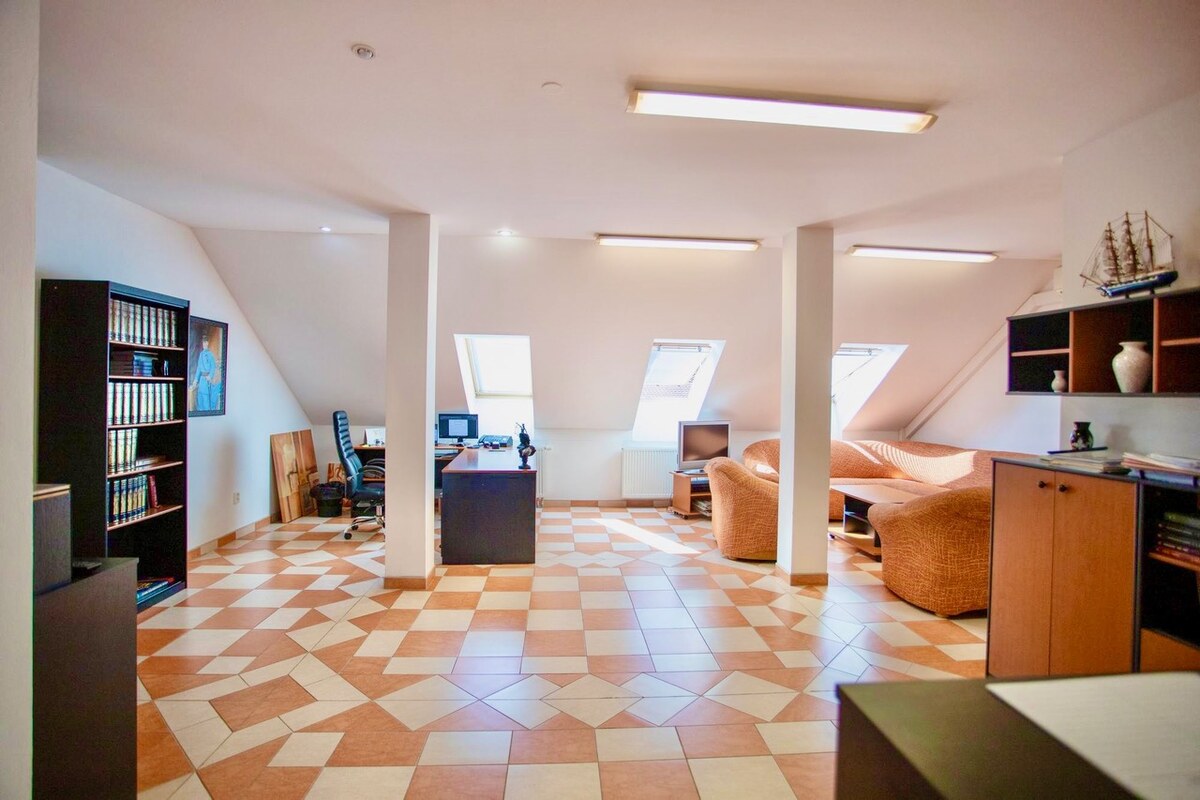 Predáme obchodno - administratívnu budovu v centre Topoľčian — foto 7