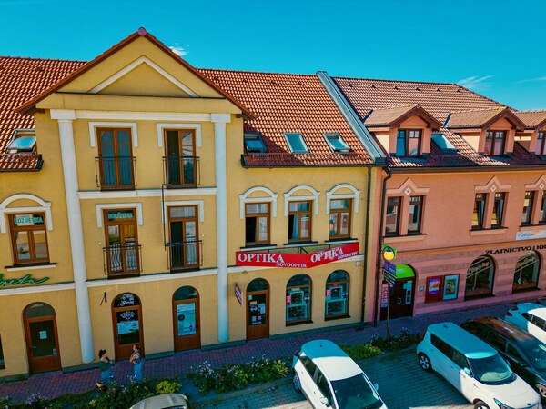 Predáme obchodno - administratívnu budovu v centre Topoľčian