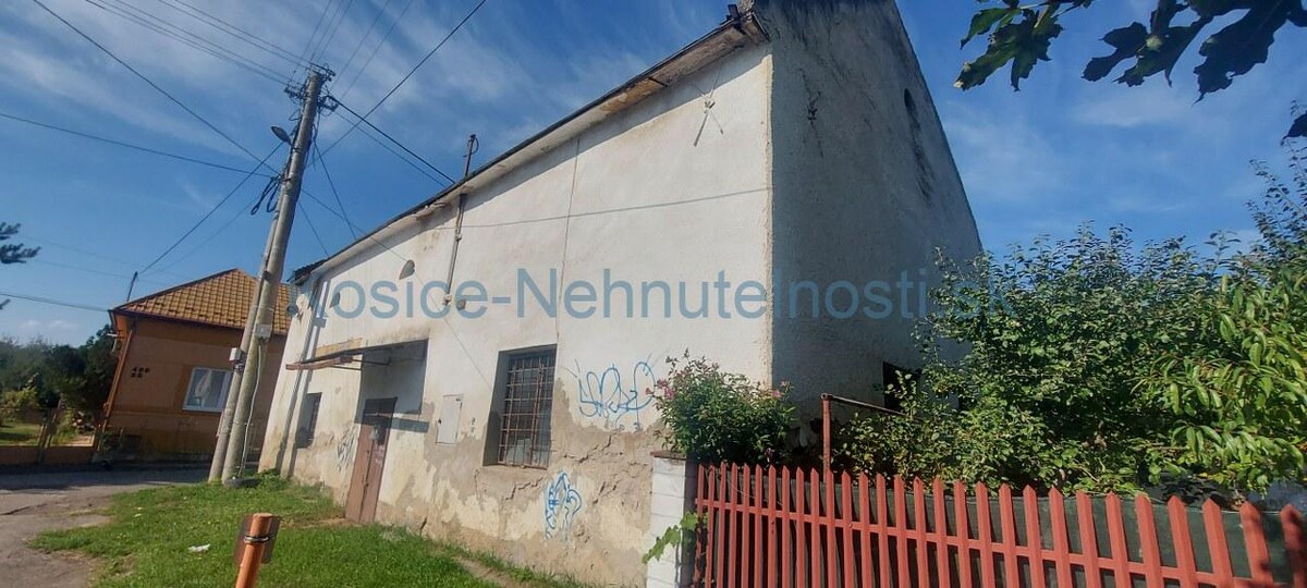 Objekt vhodný na rekonštrukciu pre 2-3 byty spolu cca 250 m2 Sečovce — foto 2