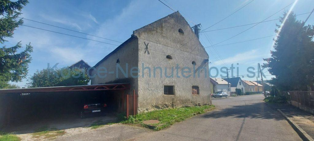 Objekt vhodný na rekonštrukciu pre 2-3 byty spolu cca 250 m2 Sečovce — foto 4