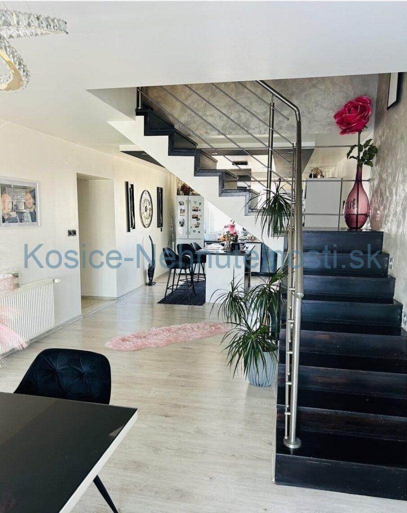 Poschodový 4izb. RD 180 m2, 453 m2 pozemok Trebišov — foto 11