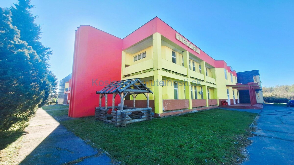 Podnikateľský objekt 3240 m2  Veľké Kapušany