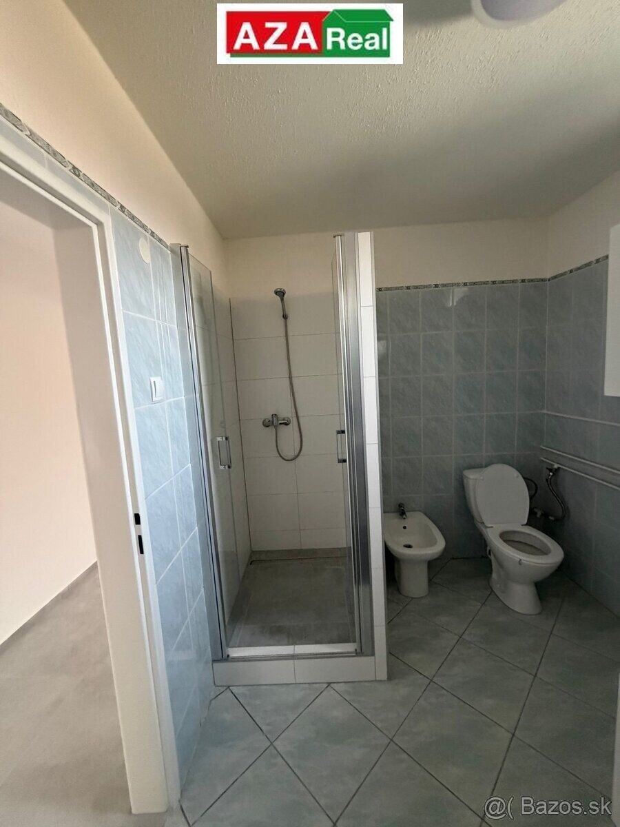 PRENAJMEME 3izbák s parkovacími miestami — foto 7